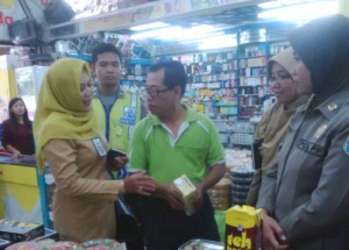 Daging danCeker Ayam Direndam Pemutih Terjaring Operasi Mamin