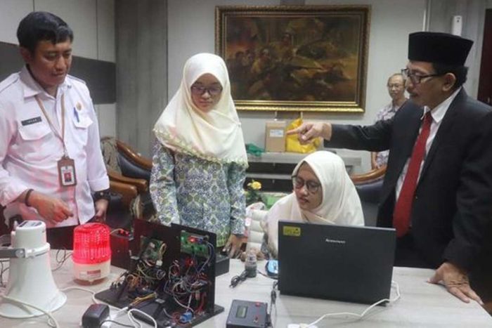 Keren! Siswi SMPN 52 Surabaya Ciptakan Alat Pendeteksi Kebocoran Gas