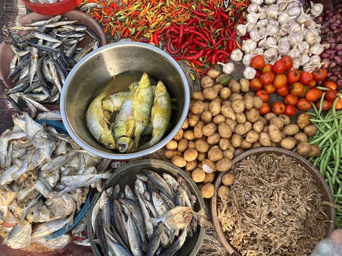Harga Sembako Surabaya H+6 Lebaran: Cabai Rawit Merah naik, Ikan Teri Turun Drastis Harga Sembako Surabaya H+6 Lebaran: Cabai Rawit Merah naik, Ikan Teri Turun Drastis
