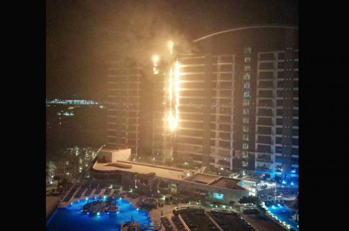 Palm Jumeirah, Gedung Pencakar Langit di Pulau Buatan Negara Dubai Terbakar
