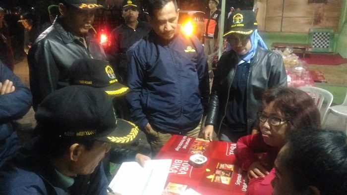 Petugas Gabungan Kota Malang Ciduk 3 Pasangan Mesum Petugas Gabungan Kota Malang Ciduk 3 Pasangan Mesum