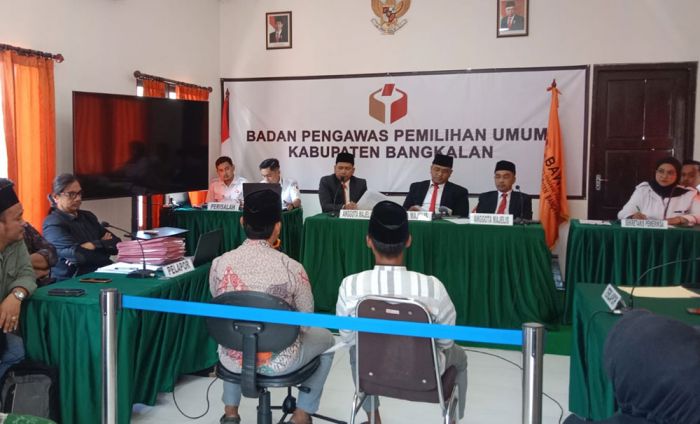 Sidang Dugaan Pelanggaran Administrasi Pemilu PPK Sepulu, Bawaslu Bangkalan Periksa 5 Orang Sidang Dugaan Pelanggaran Administrasi Pemilu PPK Sepulu, Bawaslu Bangkalan Periksa 5 Orang