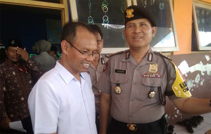 Polda Jatim Gelar Bakti Sosial di Pantura Lamongan, Upaya Dekatkan Diri dengan Masyarakat Polda Jatim Gelar Bakti Sosial di Pantura Lamongan, Upaya Dekatkan Diri dengan Masyarakat