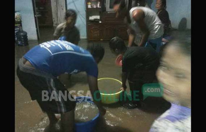 Banjir Rendam Desa Boncong, Rumah Janda Tua Tergenang Banjir Rendam Desa Boncong, Rumah Janda Tua Tergenang