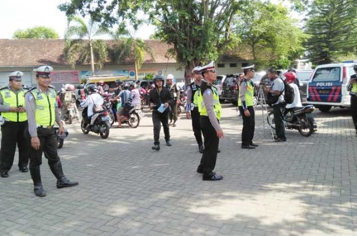 Seminggu Operasi Patuh, Polres Blitar Kota Tilang 696 Pelanggar Seminggu Operasi Patuh, Polres Blitar Kota Tilang 696 Pelanggar