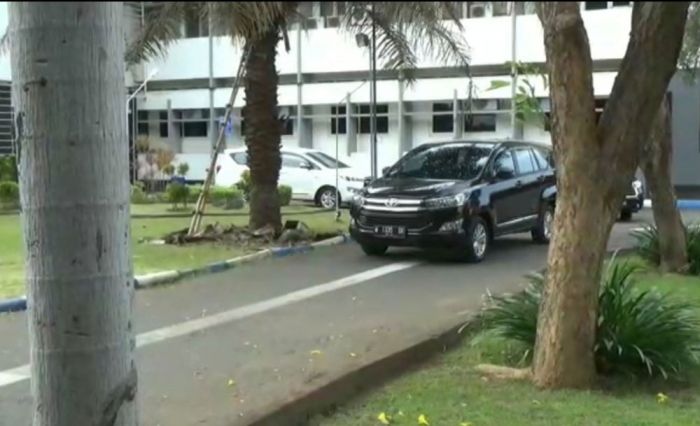 4 Jam Lebih Geledah Kantor Mall Pelayanan Publik Probolinggo, KPK Bawa Dua Koper 4 Jam Lebih Geledah Kantor Mall Pelayanan Publik Probolinggo, KPK Bawa Dua Koper