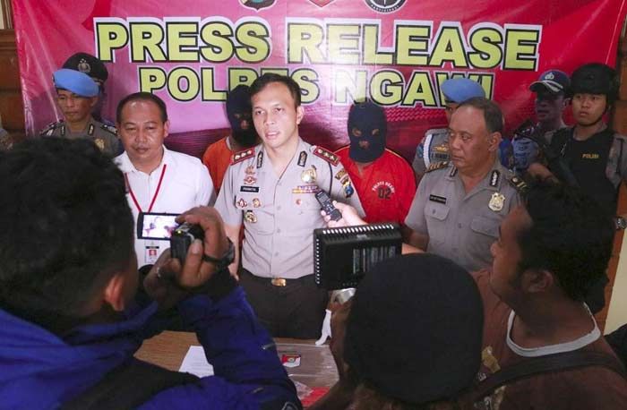 Jadikan Pilkades Sebagai Ajang Judi, Perangkat Desa Tulakan Ngawi Dibekuk Polisi Jadikan Pilkades Sebagai Ajang Judi, Perangkat Desa Tulakan Ngawi Dibekuk Polisi