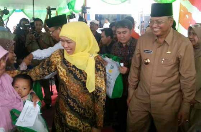 Salurkan Bantuan PKH di Malang, Ini Pesan Mensos Khofifah kepada Penerima Salurkan Bantuan PKH di Malang, Ini Pesan Mensos Khofifah kepada Penerima