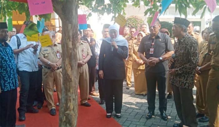 Lewat Pohon Berkah, Khofifah Ajak ASN Pemprov Bersedekah Lewat Pohon Berkah, Khofifah Ajak ASN Pemprov Bersedekah