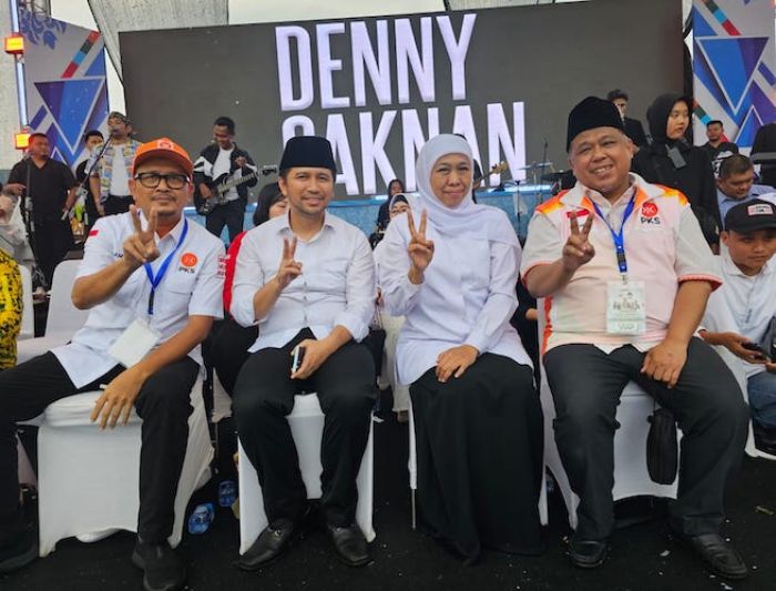 Hadir di Kampanye Akbar, Irwan Setiawan Ajak Menangkan Khofifah-Emil Hadir di Kampanye Akbar, Irwan Setiawan Ajak Menangkan Khofifah-Emil