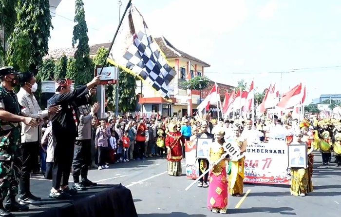 Berangkatkan Ribuan Peserta Karnaval Siswa Serba Angka 77, Bupati Hendy Ungkapkan Kegembiraannya