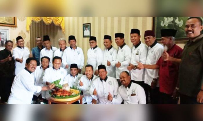 Tokoh Masyarakat Gresik Selatan Anggap Pansus Banjir Kali Lamong Tak Penting Tokoh Masyarakat Gresik Selatan Anggap Pansus Banjir Kali Lamong Tak Penting
