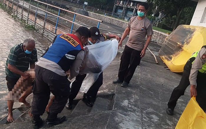 Mahasiswa Asal Tulungagung Ditemukan Tewas di Bendung Gerak Waru Turi Kediri Mahasiswa Asal Tulungagung Ditemukan Tewas di Bendung Gerak Waru Turi Kediri