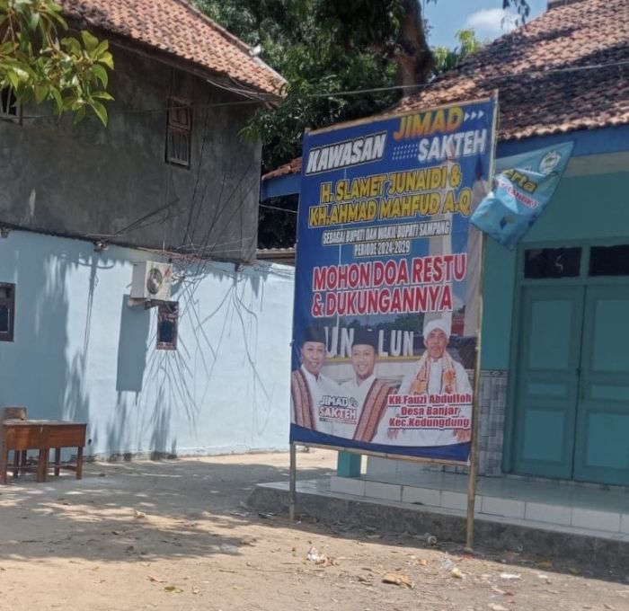 Panwascam Kedungdung Tertibkan APK Paslon 02 Pilbup Sampang yang Berdiri di Halaman SMA Panwascam Kedungdung Tertibkan APK Paslon 02 Pilbup Sampang yang Berdiri di Halaman SMA