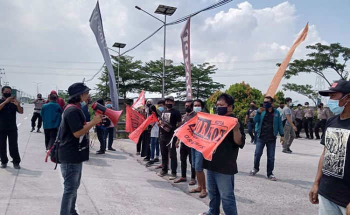 Kawasan Proyek Dianggap Masuk Lahan Hijau, LSM Forkot Gresik Demo Perumahan Dakota City