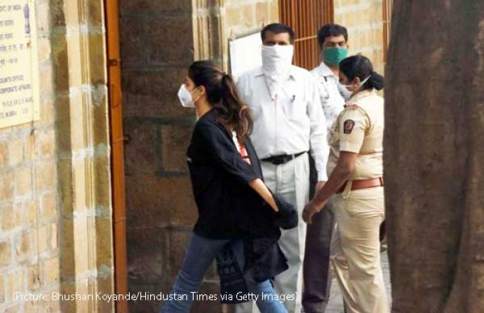 Sebabkan Pacar Tewas OD, Superstar Bollywood Rhea Chakraborty Ditangkap Sebabkan Pacar Tewas OD, Superstar Bollywood Rhea Chakraborty Ditangkap