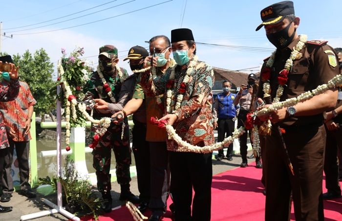 Berani Blak-blakan, Kampung Tangguh Desa Gelang Sidoarjo Diapresiasi Kajari Berani Blak-blakan, Kampung Tangguh Desa Gelang Sidoarjo Diapresiasi Kajari