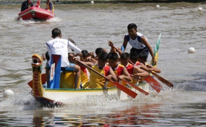Festival Kalimas Surabaya, Sajikan Lomba Dayung Malam Hari Festival Kalimas Surabaya, Sajikan Lomba Dayung Malam Hari