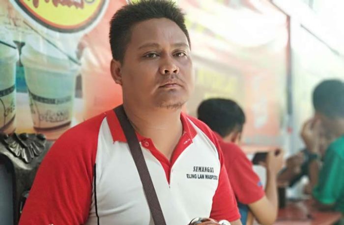 Om Tolilet, Mengamen untuk Menghibur Hati yang Terluka Akibat Perlakuan Sang Istri Matre Om Tolilet, Mengamen untuk Menghibur Hati yang Terluka Akibat Perlakuan Sang Istri Matre
