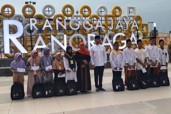 Baznas, Gubernur Jatim, dan Bupati Lindra Berikan Santunan ke 2.000 Anak Yatim di Tuban