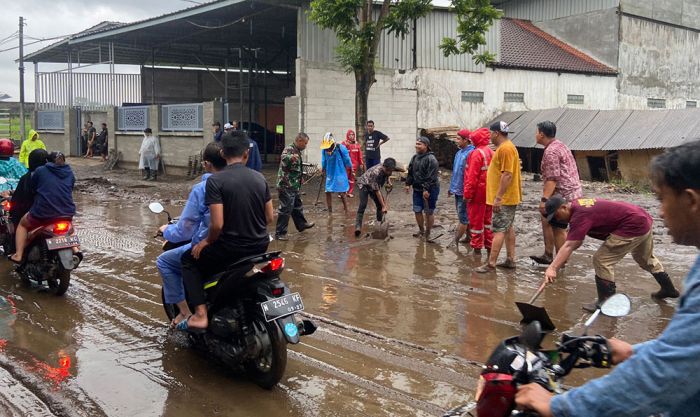 Diguyur Hujan Deras, Bumiaji Kota Batu Diterjang Banjir Diguyur Hujan Deras, Bumiaji Kota Batu Diterjang Banjir