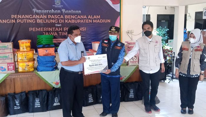 PT INKA Kirim Bantuan CSR untuk Korban Puting Beliung di Madiun PT INKA Kirim Bantuan CSR untuk Korban Puting Beliung di Madiun
