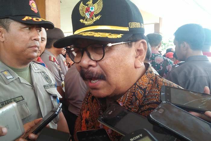 Pakde Karwo: Saya Tidak akan Jadi Jurkam Khofifah Maupun Gus Ipul Pakde Karwo: Saya Tidak akan Jadi Jurkam Khofifah Maupun Gus Ipul