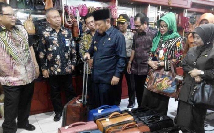 Inventarisasi Dampak Ekonomi Dunia, Menteri Koperasi dan UKM Blusukan ke Intako Sidoarjo