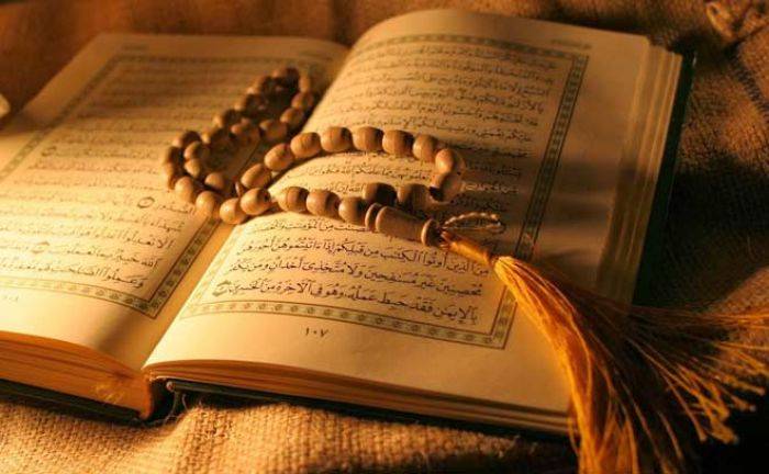 Tafsir Al-Nahl 90: Lebih Menikmati Ayat Suci Ketimbang Musik Religi Tafsir Al-Nahl 90: Lebih Menikmati Ayat Suci Ketimbang Musik Religi