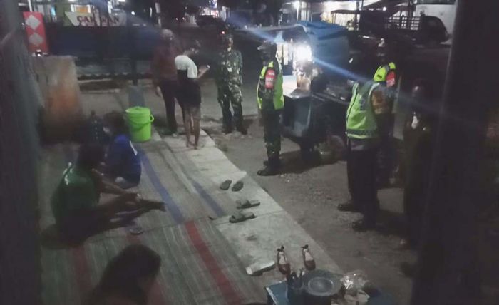 Ngawi Berlakukan PPKM Level 4, Petugas Gabungan Semakin Giat Patroli Ngawi Berlakukan PPKM Level 4, Petugas Gabungan Semakin Giat Patroli