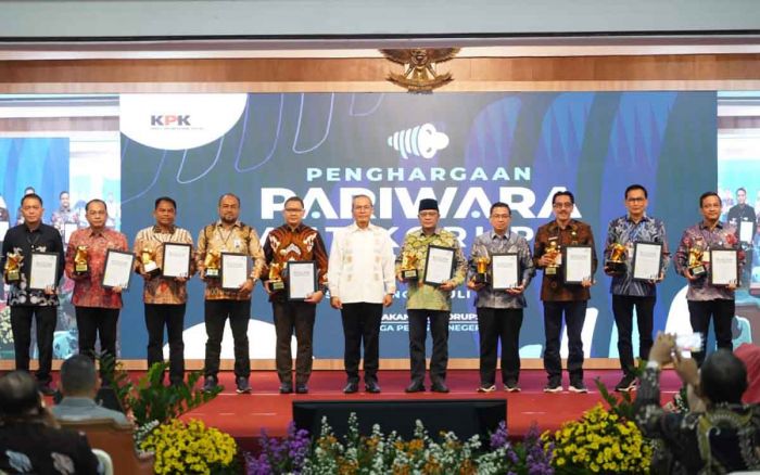Pemkot Batu Raih Penghargaan Nasional di Kampanye Antikorupsi Pemkot Batu Raih Penghargaan Nasional di Kampanye Antikorupsi