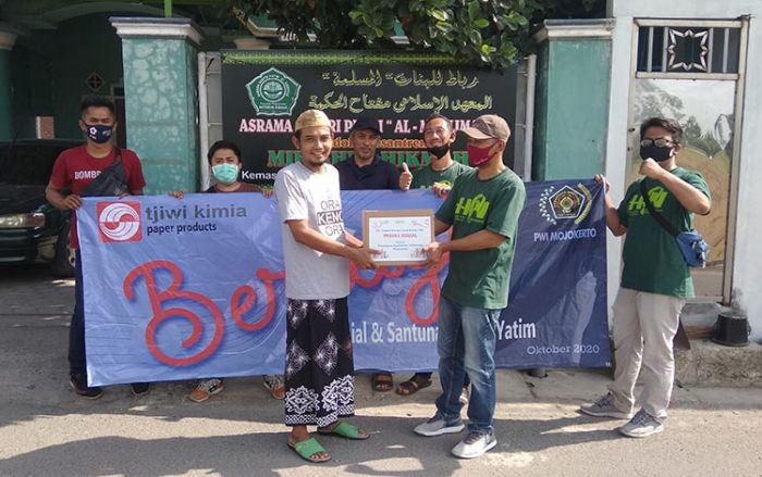 PWI Mojokerto dan Tjiwi Kimia Salurkan Sembako ke PAY PWI Mojokerto dan Tjiwi Kimia Salurkan Sembako ke PAY