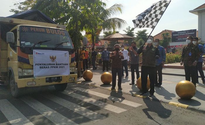 Wali Kota Madiun Berangkatkan Bantuan Beras Tahap Kedua untuk Warga Terdampak PPKM Covid-19