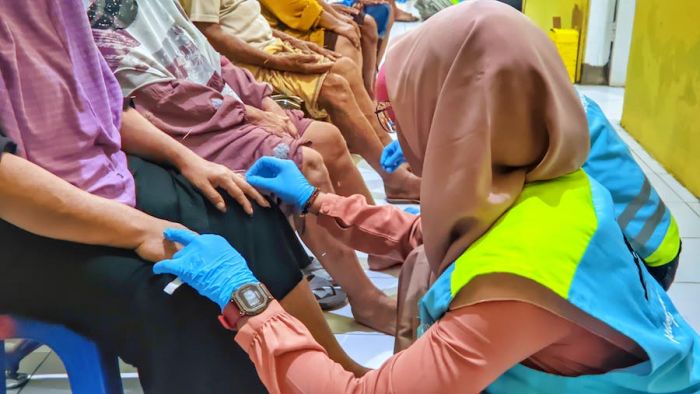 Gubernur Khofifah Apresiasi Tim Yankes Bergerak atas Dedikasi di Pulau Terpencil Jawa Timur Gubernur Khofifah Apresiasi Tim Yankes Bergerak atas Dedikasi di Pulau Terpencil Jawa Timur
