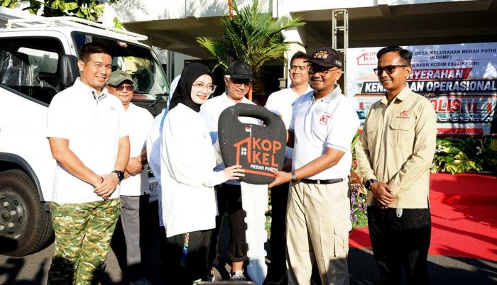 Wali Kota Kediri Serahkan Kendaraan Operasional untuk KKMP Ngronggo dan Tosaren