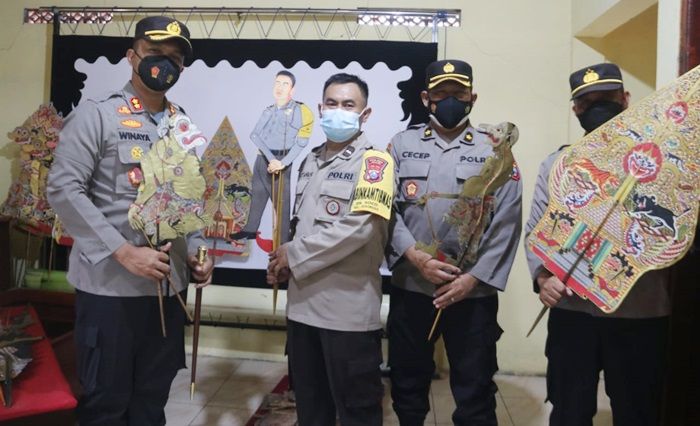 Beri Imbauan Kamtibmas Pakai Wayang Kulit, Bhabinkamtibmas Desa Soco Diapresiasi Kapolres Ngawi