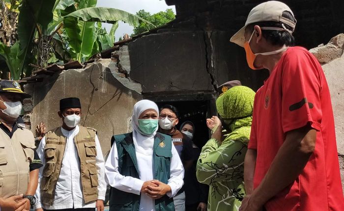 Berada di Ring of Fire, Gubernur Khofifah Sebut Pesisir Selatan Jatim Butuh Kampung Siaga Bencana Berada di Ring of Fire, Gubernur Khofifah Sebut Pesisir Selatan Jatim Butuh Kampung Siaga Bencana