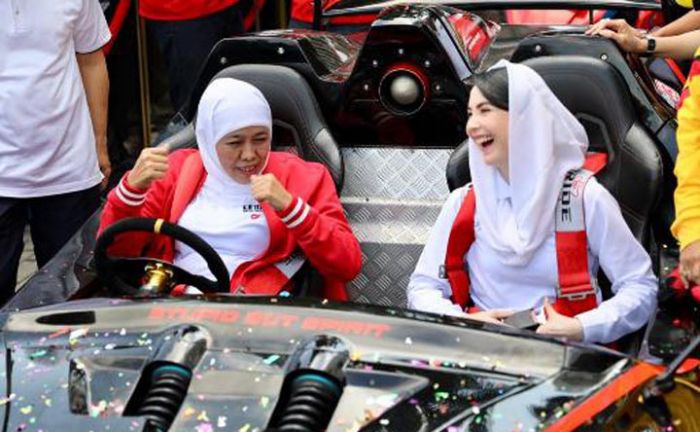 Gubernur Khofifah: Keren…! Mobil Karya ITS Lowo Ireng Reborn Mirip Batmobile Batman