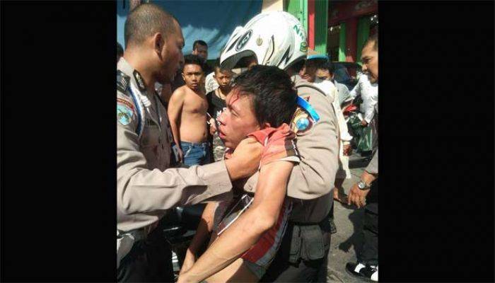 Maling Motor di Pasar Kota Gresik Babak Belur Dihajar Massa Maling Motor di Pasar Kota Gresik Babak Belur Dihajar Massa