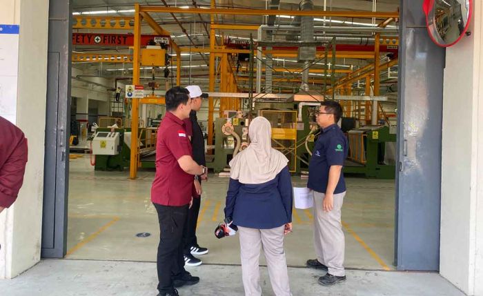 Pastikan Orang Asing Patuhi Aturan, Imigrasi Malang Lakukan Pengawasan di Pasuruan Pastikan Orang Asing Patuhi Aturan, Imigrasi Malang Lakukan Pengawasan di Pasuruan