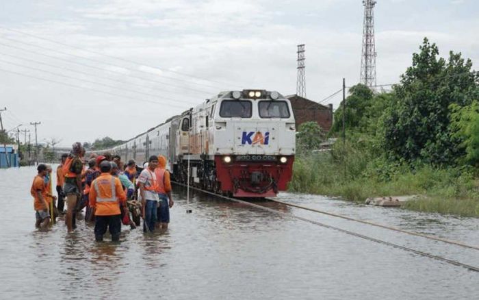 Dampak Banjir di Semarang, 6 Kereta Tujuan Surabaya Pasar Turi Alami Keterlambatan