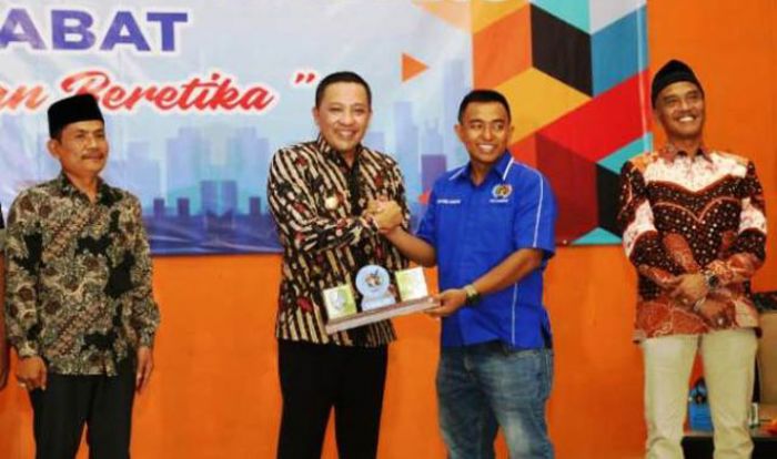 Ketua PWI Sampang Dilantik, Bupati Minta Wartawan Promosikan Sampang Secara Positif Ketua PWI Sampang Dilantik, Bupati Minta Wartawan Promosikan Sampang Secara Positif
