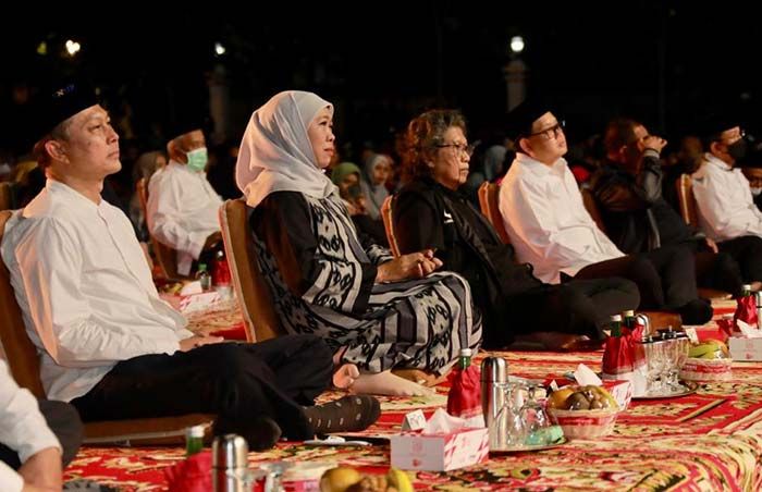 Bersama Cak Nun, Gubernur Khofifah Ajak Masyarakat Ngaji Kebangsaan Bersama Cak Nun, Gubernur Khofifah Ajak Masyarakat Ngaji Kebangsaan