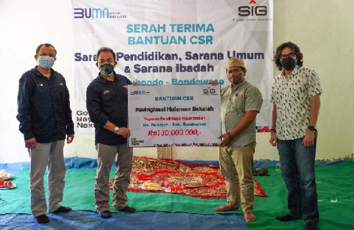 SIG Serahkan Bantuan Rp1,36 M untuk Sarana Pendidikan, Ibadah dan Umum di Situbondo dan Bondowoso SIG Serahkan Bantuan Rp1,36 M untuk Sarana Pendidikan, Ibadah dan Umum di Situbondo dan Bondowoso
