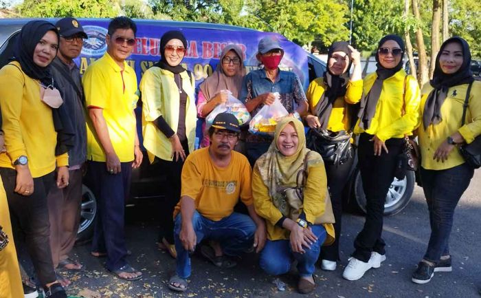 Ramadhan 1444 H, Alumni Smada Pamekasan Berbagi Kebahagiaan dengan Dhuafa dan Tukang Becak Ramadhan 1444 H, Alumni Smada Pamekasan Berbagi Kebahagiaan dengan Dhuafa dan Tukang Becak
