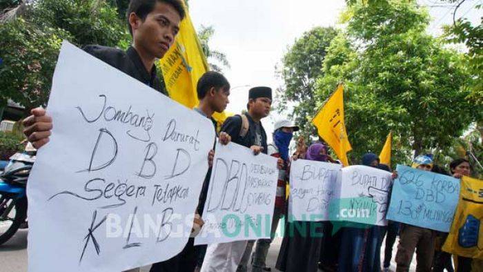 Tuntut Status KLB Demam Berdarah, PMII Jombang Demo Gedung Dewan