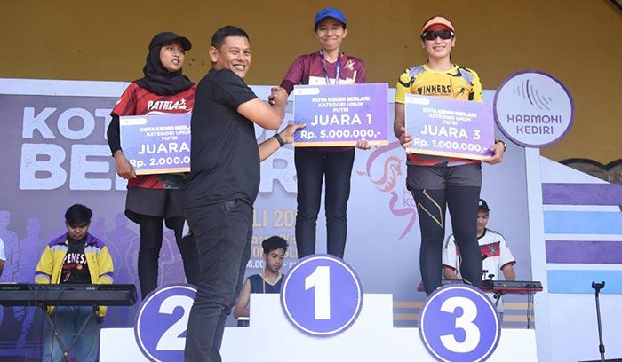 Diikuti Ribuan Peserta dari Berbagai Daerah, Kediri Berlari akan Rutin Digelar Diikuti Ribuan Peserta dari Berbagai Daerah, Kediri Berlari akan Rutin Digelar