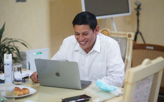 Wali Kota Kediri Kolaborasi Dengan Udinus Kembali Bagikan Beasiswa Masa Depan, Simak Syaratnya Wali Kota Kediri Kolaborasi Dengan Udinus Kembali Bagikan Beasiswa Masa Depan, Simak Syaratnya