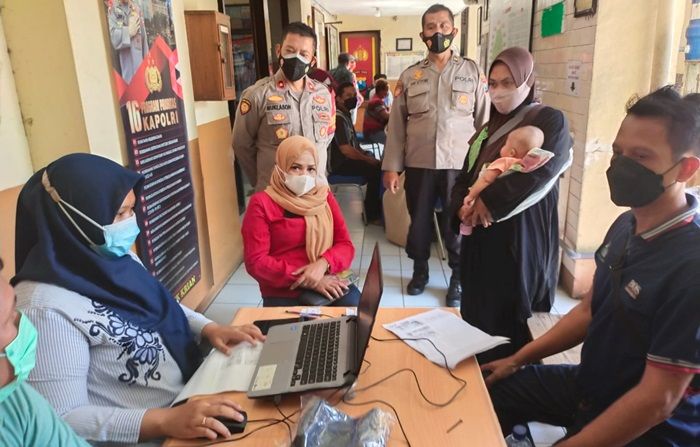 Bantu Percepatan Herd Immunity di Sidoarjo, Polsek Krian Buka Vaksinasi Massal Bantu Percepatan Herd Immunity di Sidoarjo, Polsek Krian Buka Vaksinasi Massal
