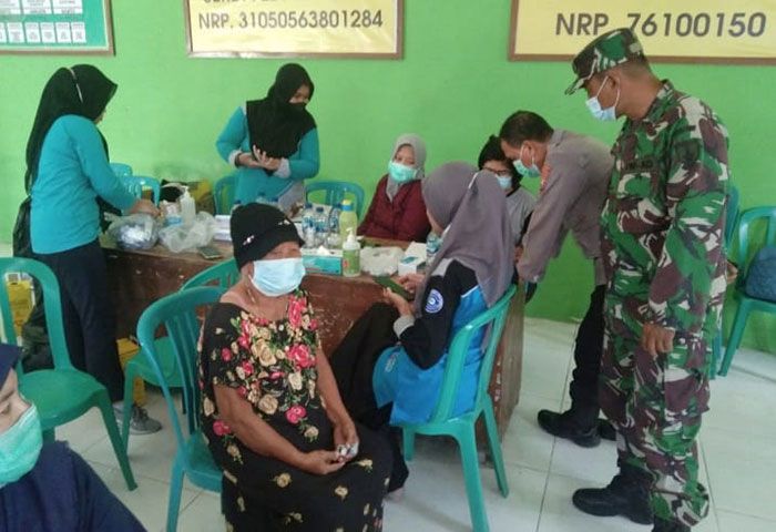 Antisipasi Gelombang Ketiga Covid-19 di Ngawi, Posramil Gerih Gelar Vaksinasi untuk Lansia Antisipasi Gelombang Ketiga Covid-19 di Ngawi, Posramil Gerih Gelar Vaksinasi untuk Lansia